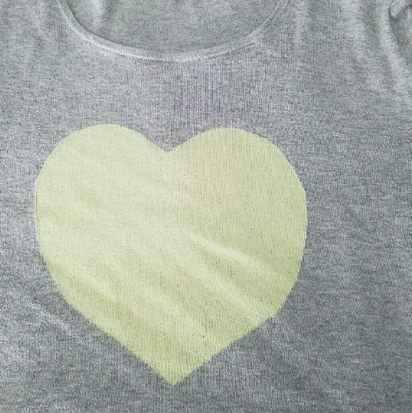 Thin sweater with heart