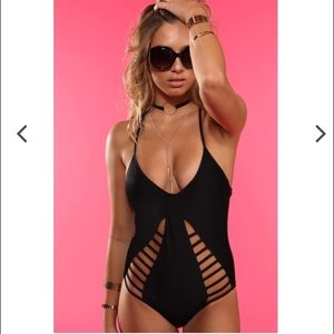 👙WINDSOR Black Sweet Exposure Swimsuit👙