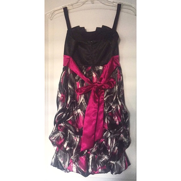 SOLD! Multi colored print satin dress - Picture 2 of 4