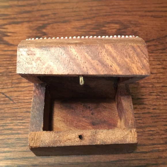 Tiny jewelry box - Picture 3 of 3