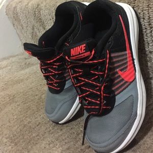 Nike boys tennis shoes