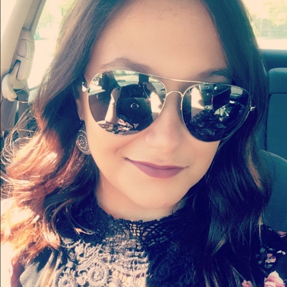 Meet your Posher, Stephanie - Picture 1 of 1