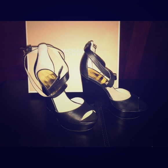 Michael Kors -GABRIELLA Black Leather WEDGES, SZ 8