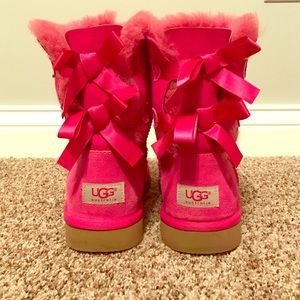 pink bow tie uggs