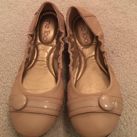 A pair of cream me too flats in great condition