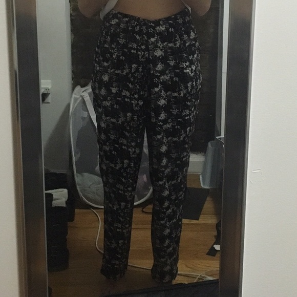 Stylish Black & White Patterned Harem Style Pants - image 2