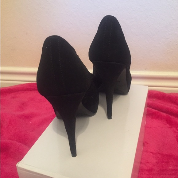 Faux -suede peep toe - Picture 2 of 3