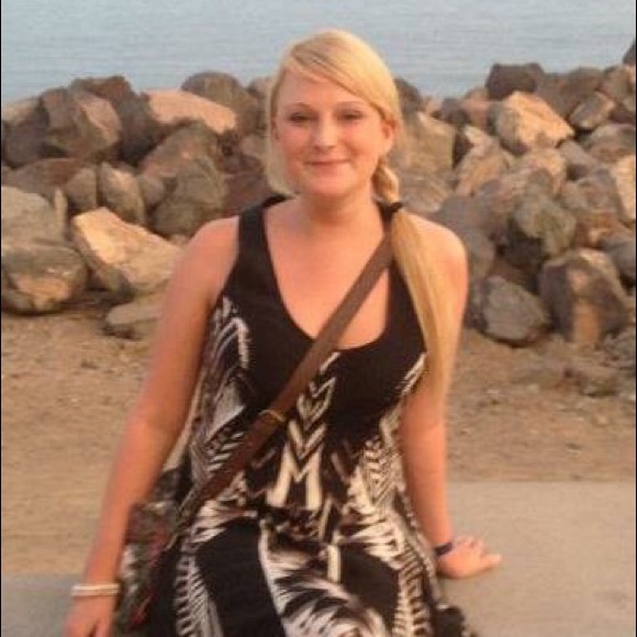 Meet your Posher, Holly - Picture 3 of 3