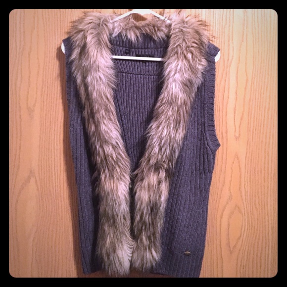 Used GUESS cable knit faux fur trimmed vest