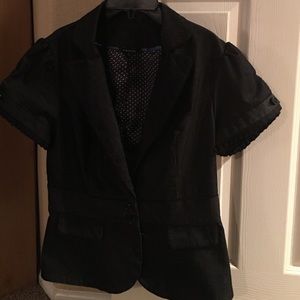Maurice's shirt sleeve blazer in a size large