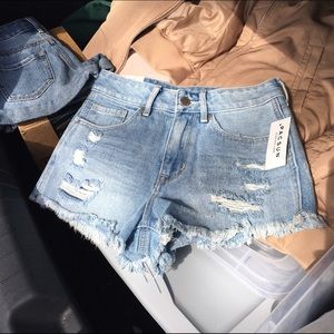 BULLHEAD • Cutoff High-Rise Shorts • Size 23