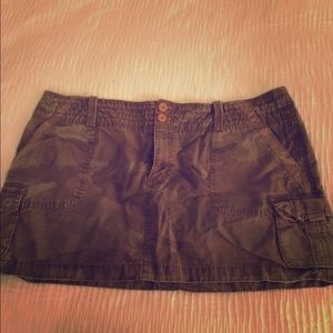 American Eagle camo skirt