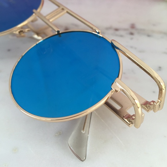 "Sasha" Sunglasses || Gold & Blue Mirror Round - Picture 4 of 5