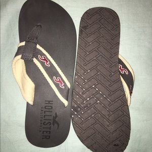 Hollister Flip Flops sz L (10-11)