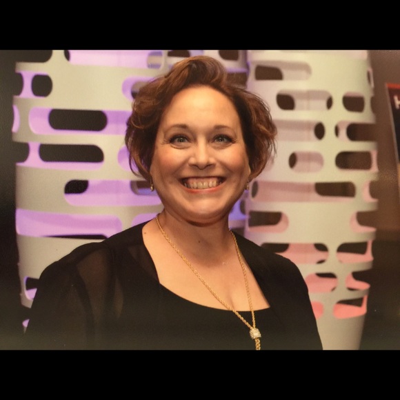 Meet your Posher, Deborah - Picture 2 of 4