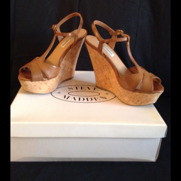 Steve Madden wedge shoe  size 6 - Picture 1 of 3