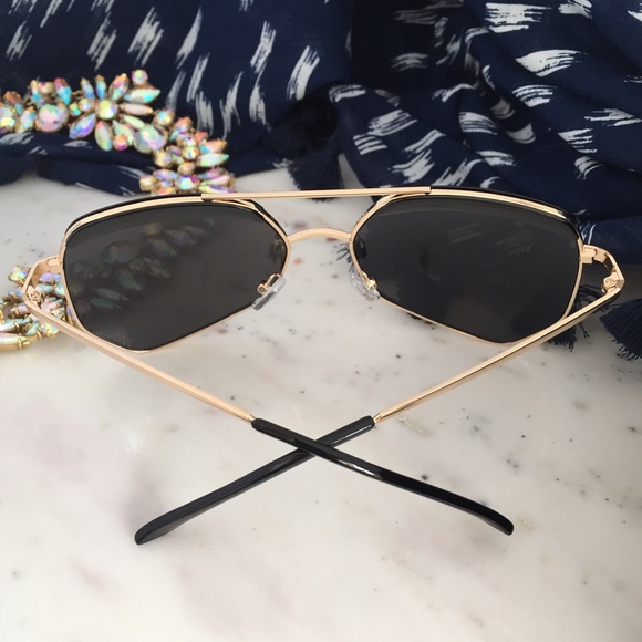 “Blake" Sunglasses || Blue Mirror Aviator - Picture 2 of 5