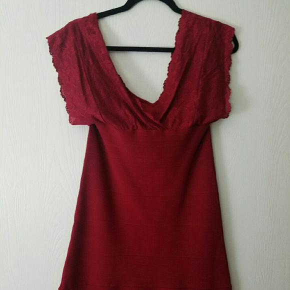 Bodycon red lace dress