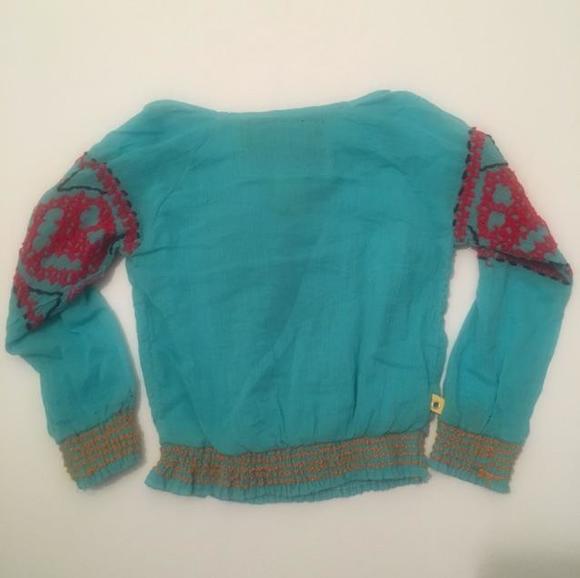 Boho style embroidered blouse <size reads 2-4> - Picture 2 of 4