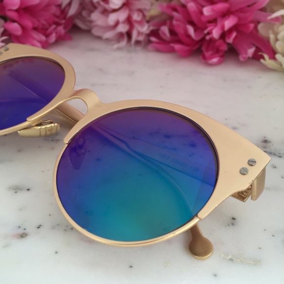 • Coming Soon • "Sophie" Sunglasses - Picture 4 of 5