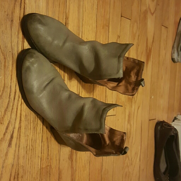 Jeffrey Campbell grey leather boots