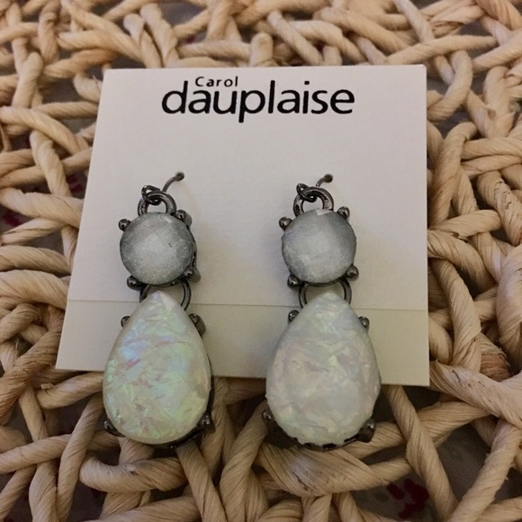 carol dauplaise Jewelry - Carol Dauplaise white dangle earrings NWT!