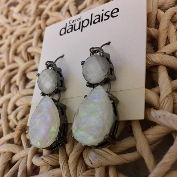 Carol Dauplaise white dangle earrings NWT! - Picture 2 of 3
