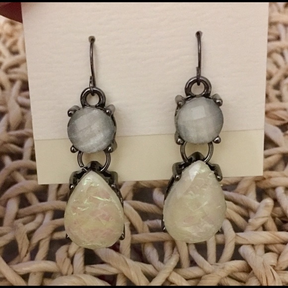 Carol Dauplaise white dangle earrings NWT! - Picture 3 of 3