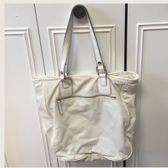 💯authentic Guess handbag - Picture 2 of 4