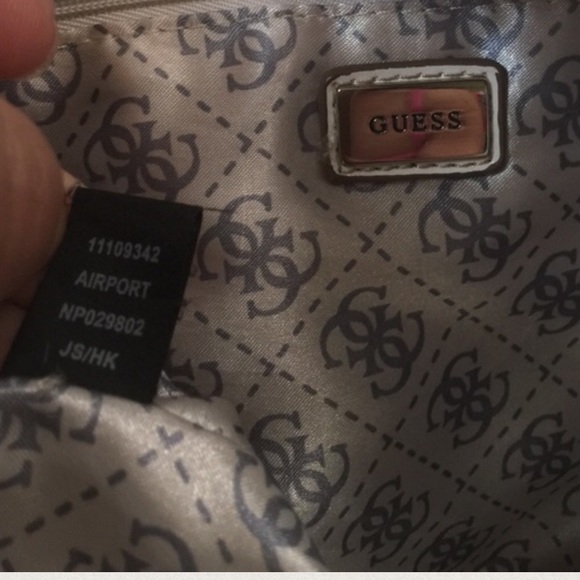 💯authentic Guess handbag - Picture 4 of 4