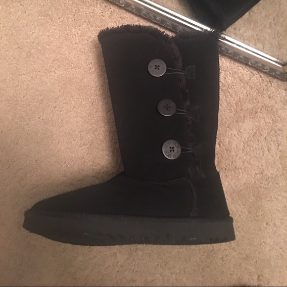 Reposh: Ugg Bailey Button!!