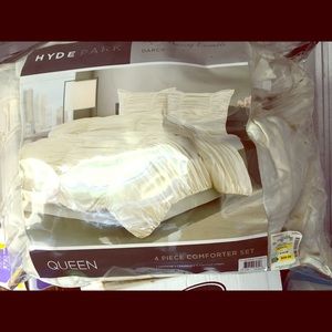 Queen/full comforter set