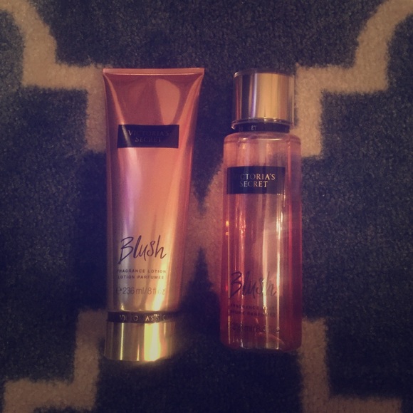 Victoria's Secret Fantasies Collection in Blush