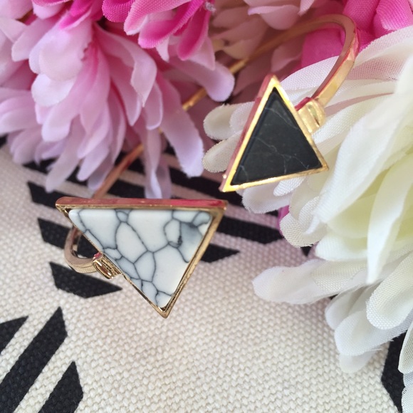 "Aria" Bracelet || White & Black Marble Triangle - Picture 3 of 6
