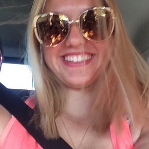 Meet your Posher, Cortney