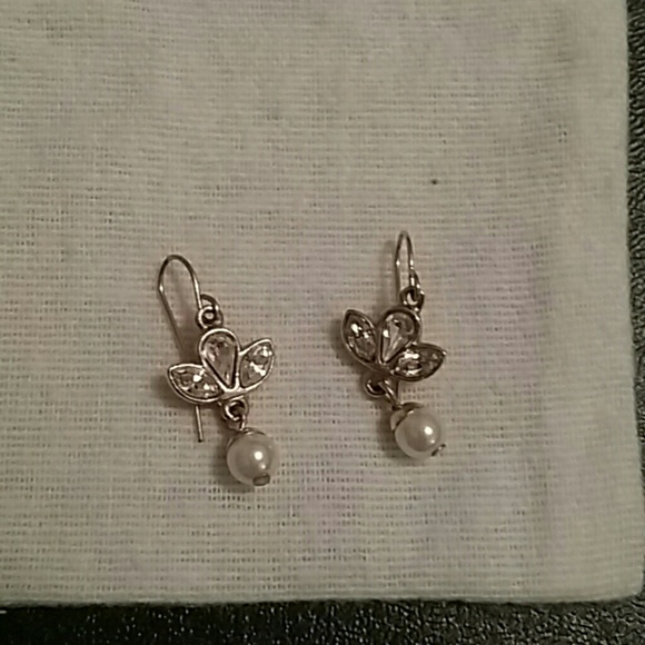 Necklace and earring set