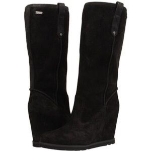 Brand new size 8 authentic ugg soleil wedge boots