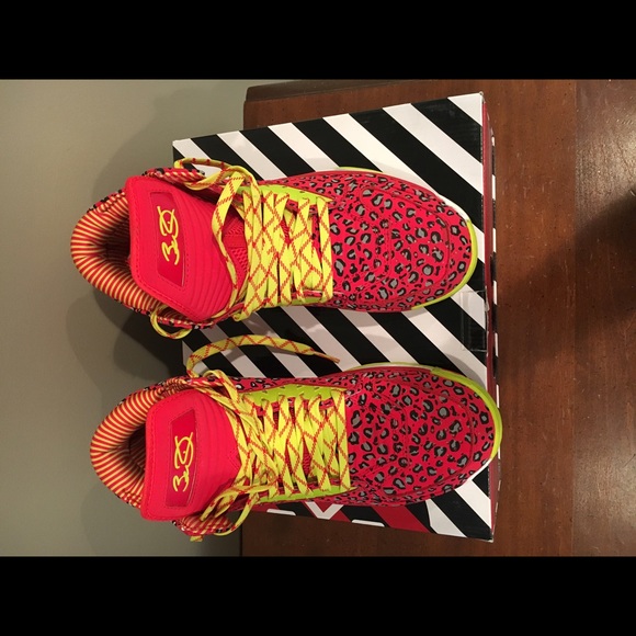 Li-Ning WOW 2