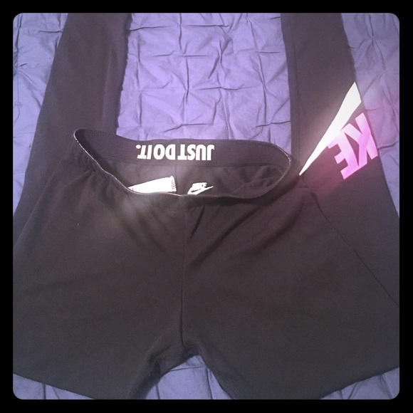 Nike Black Signature Leggings|Pink/White Letters