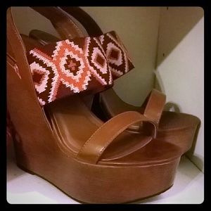 Shoedazzle Bindhi Aztec/Tribal Print Wedges