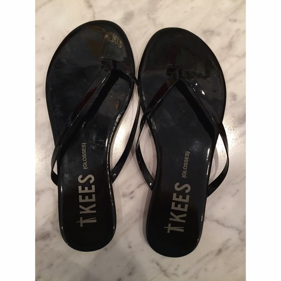 shiny black flip flops