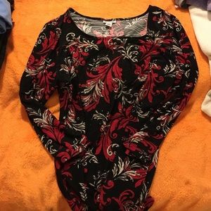 Size M/L Red Black and White 3/4 length shirt