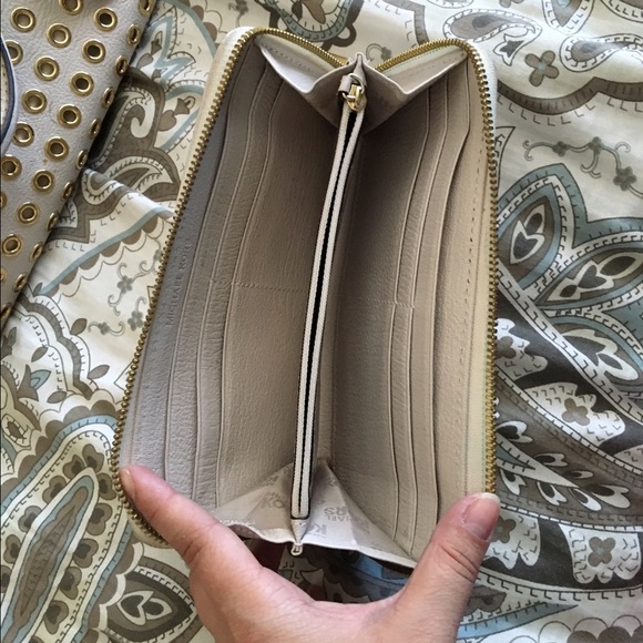 Michael Kors set - Picture 3 of 3