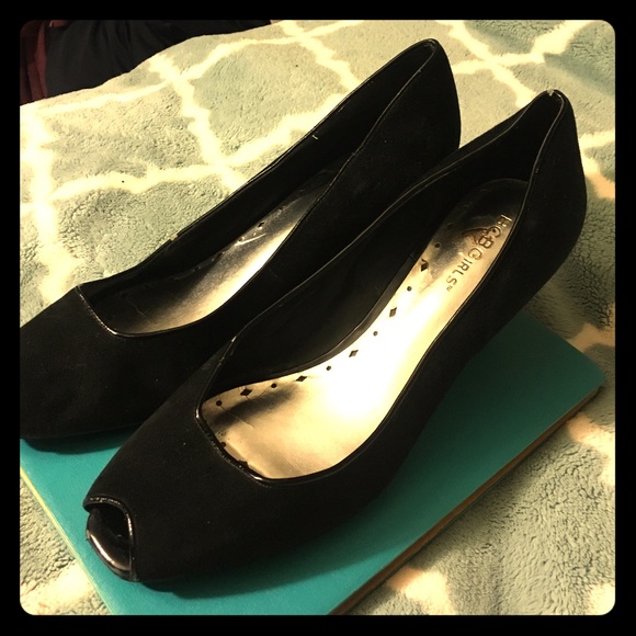 Cute BCBG wedges!! Super comfortable:)