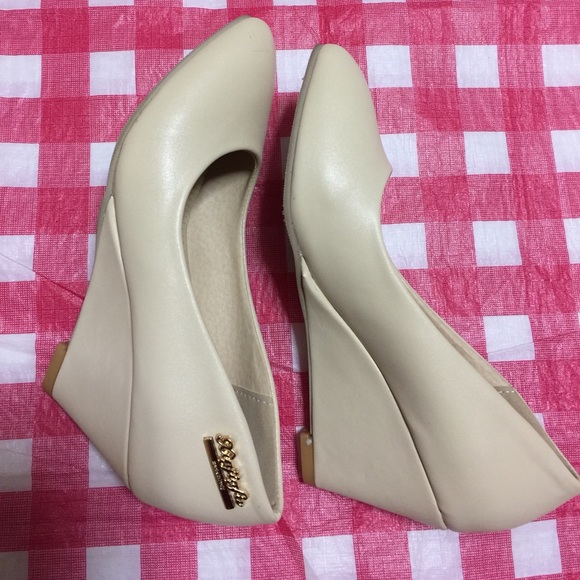 Pointed wedge pumps - Picture 1 of 4