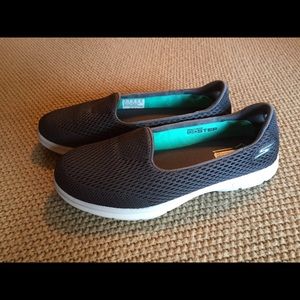 Sketchers GoGo mat slip on shoes