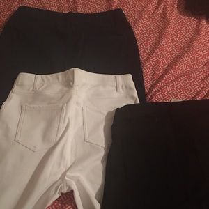 3 pairs of jegging capris!! Size Medium💙