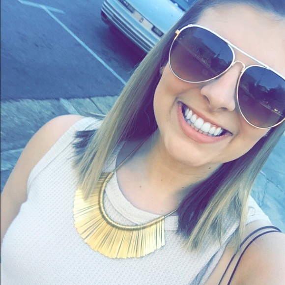 Meet your Posher, Kendall - Picture 2 of 3