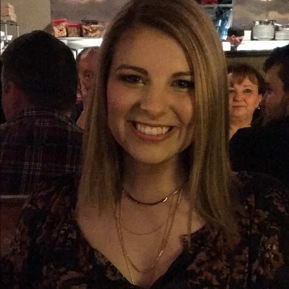 Meet your Posher, Kendall - Picture 3 of 3