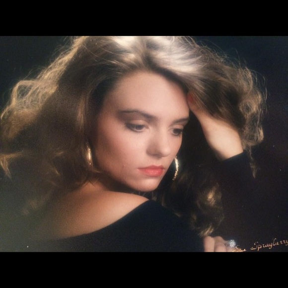 Meet your Posher, April - Picture 5 of 7